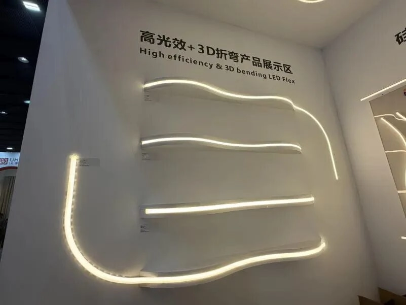 Die Zukunft der Architekturbeleuchtung wird durch intelligente Flexibilit&auml;t und ultralange LED-Systeme definiert