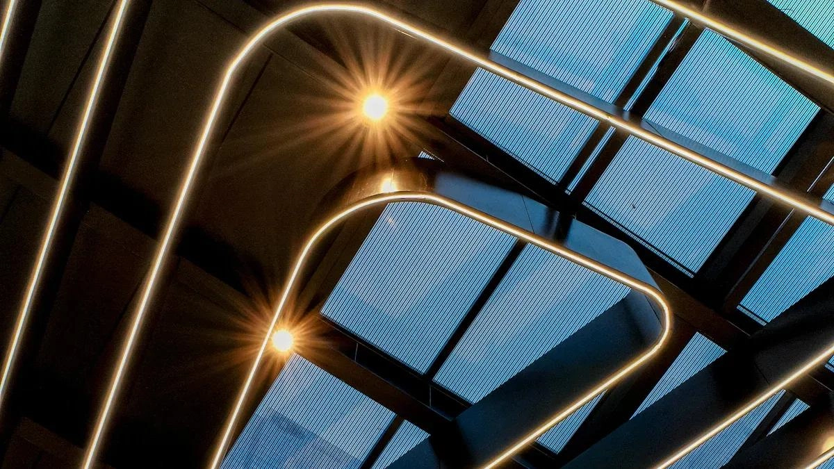 Ideen f&uuml;r optische LED-Linearanz&uuml;ge, die m&uuml;helosen Overhead-Charme verleihen