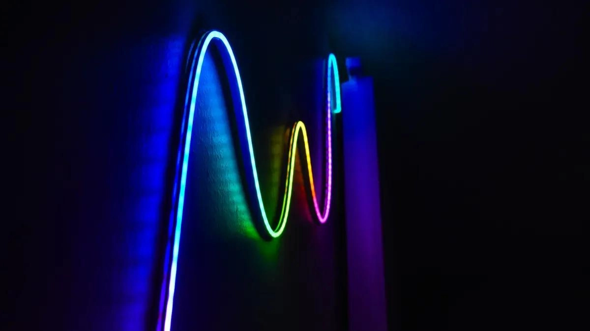 Wie gew&auml;hrleistet der 50 m lange LED-Flex-Dauerbetrieb eine gleichm&auml;&szlig;ige Helligkeit?